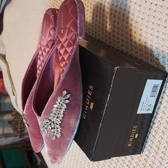 Birdies The Swan Jeweled Raspberry Velvet Mule - Picture 8 of 15